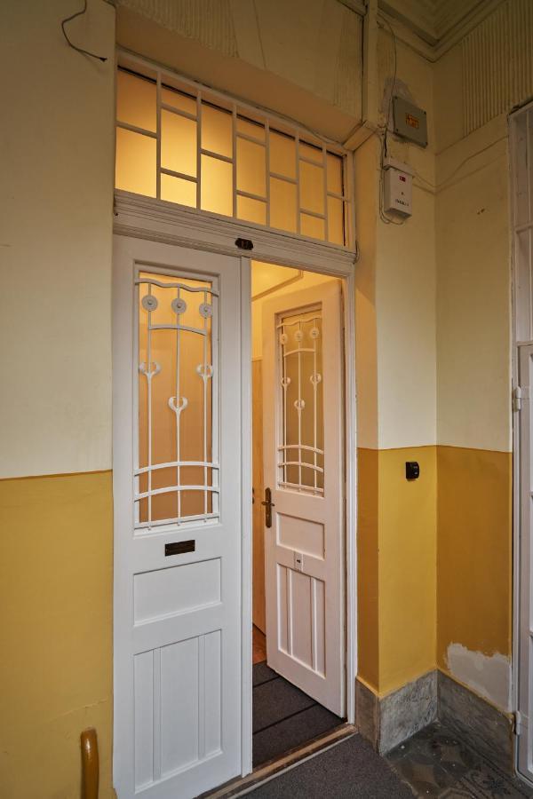 Nanirol Apartment At Gellert Bath Budapest Exterior photo